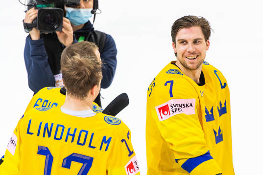 Pär Lindholm and Henrik Tömmernes of Sweden celebrate