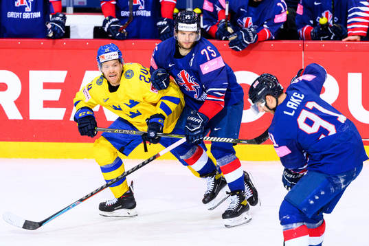 Oscar Lindberg of Sweden and Robert Dowd of Great Britain