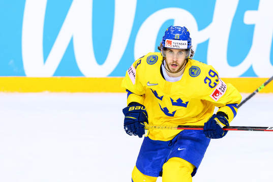 Mario Kempe of Sweden