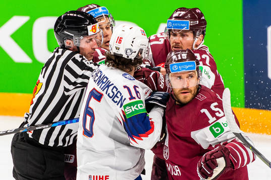 Fight between Magnus Brekke Henriksen of Norway and Martins