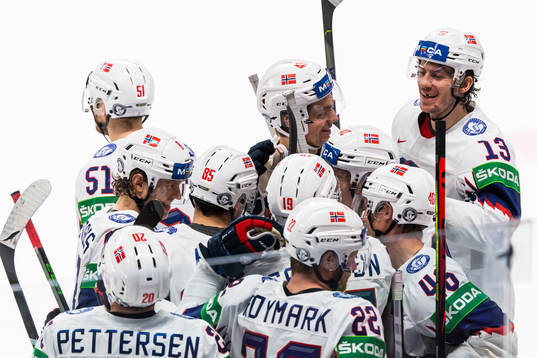 Players of Norway celebrate