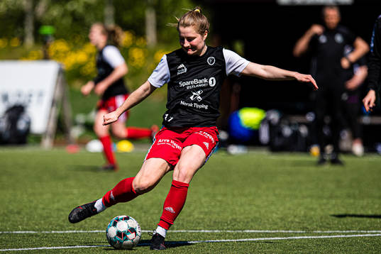Oda Åmland Edvartsen of Fart warms up