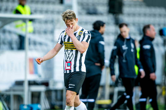 Landskronas Robin Hofsö får lämna planen