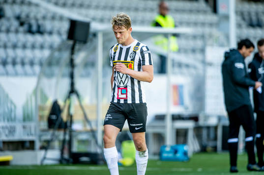 Landskronas Robin Hofsö får lämna planen