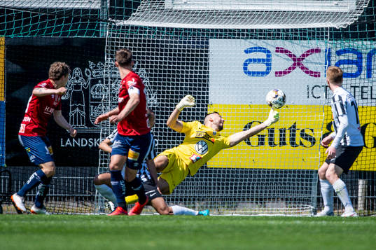 Örgrytes Daniel Paulson sätter 1-1 på Landskronas