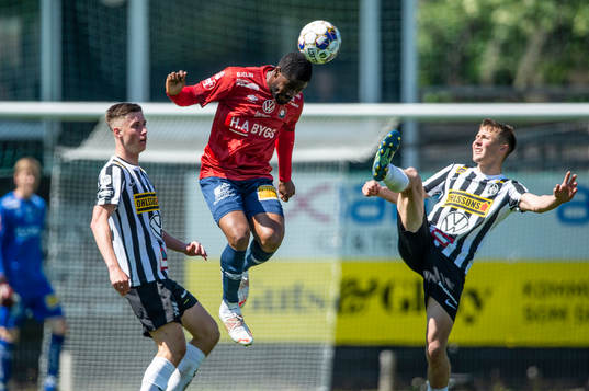 Örgrytes Abdoul Razak mot Landskronas Filip Olsson och