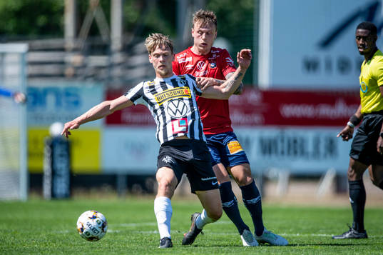 Landskronas Robin Hofsö mot Örgrytes Marcus Haglind