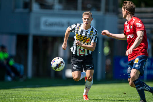 Landskronas Oscar Petersson mot Örgrytes Anton Lans