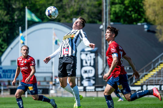 Landskronas Kevin Jensen mot Örgrytes Daniel Paulson