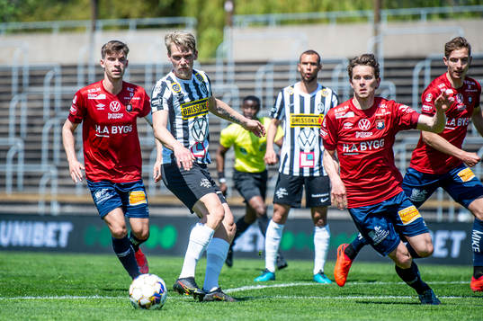 Landskronas Robin Hofsö mot Örgrytes Daniel Paulson och