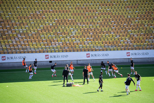 GAIS spelare värmer upp