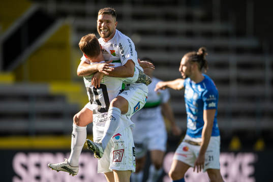 GAIS Nikola Ladan och Daniel Sterner jublar