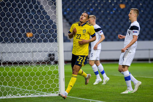 Robin Quaison of Sweden celebrates the 1-0 goal