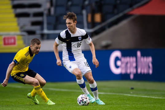 Sebastian Larsson of Sweden and Lassi Lappalainen of Finland