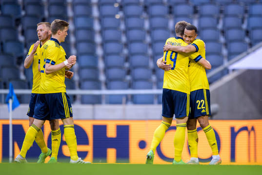 Robin Quaison celebrate together with Mattias Svanberg of