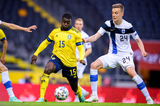 Ken Sema of Sweden and Robert Ivanov of Finland