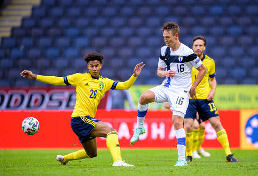 Jens-Lys Cajuste of Sweden and Lassi Lappalainen of Finland