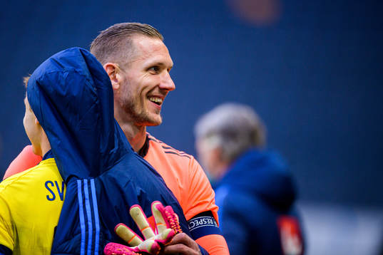 Mattias Svanberg and goalkeeper Robin Olsen of Sweden