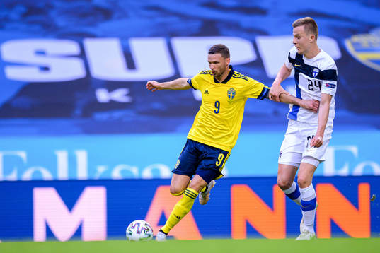 Marcus Berg of Sweden and Robert Ivanov of Finland