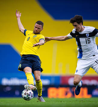 Marcus Berg of Sweden and Sauli Väisänen of Finland