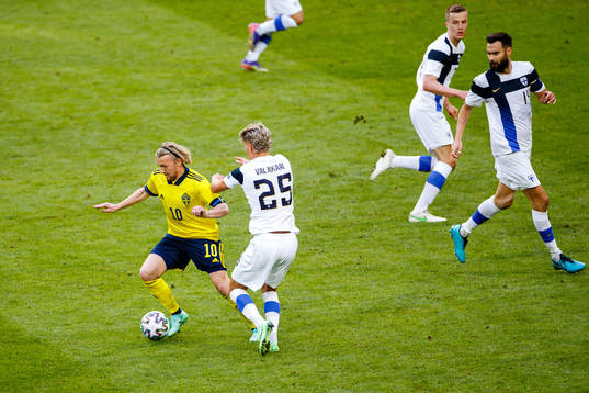 Emil Forsberg of Sweden and Onni Valakari of Finland