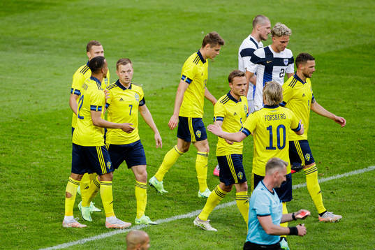 Sebastian Larsson of Sweden celebrates the 2-0 goal