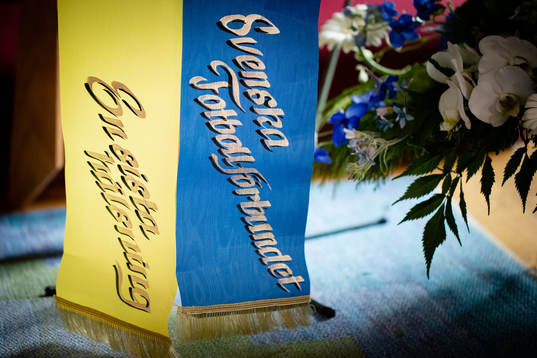 Blomsterarrangemang och hälsningar från Svenska