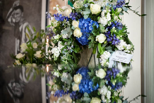 Blomsterarrangemang och hälsningar från supporterklubben