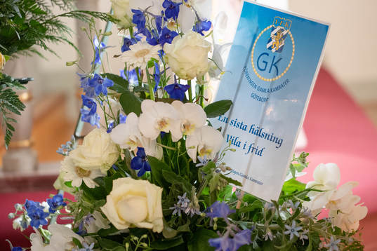 Blomsterarrangemang och hälsningar från Föreningen gamla