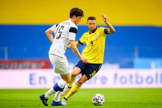 Sauli Väisänen of Finland and Marcus Berg of Sweden