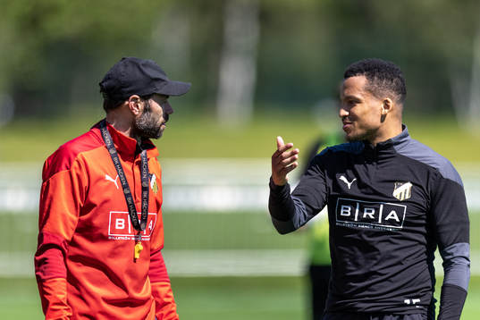 Häckens tränare Andreas Alm och Marin Olson