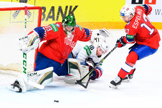 Ryan Donato of USA against goalkeeper Henrik Haukeland and