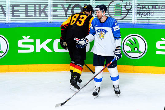 Leonhard Pfoderl of Germany and Iiro Pakarinen of Finland