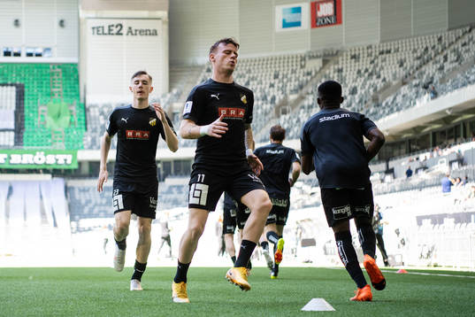 Häckens Patrik Wålemark och Tobias Heintz   värmer upp