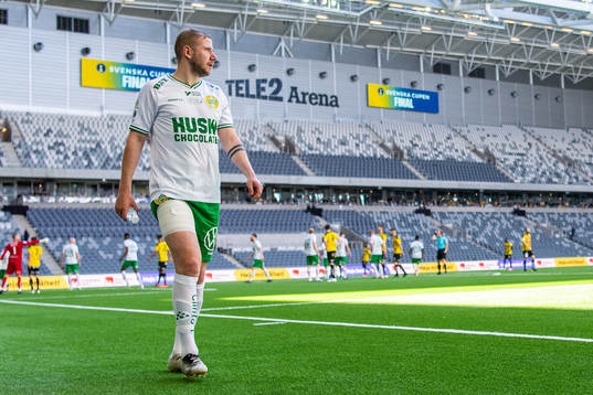 Hammarbys Darijan Bojanic lämnar plan med lindat lår
