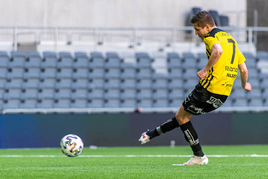 Häckens Leo Bengtsson gör mål vid straffläggningen