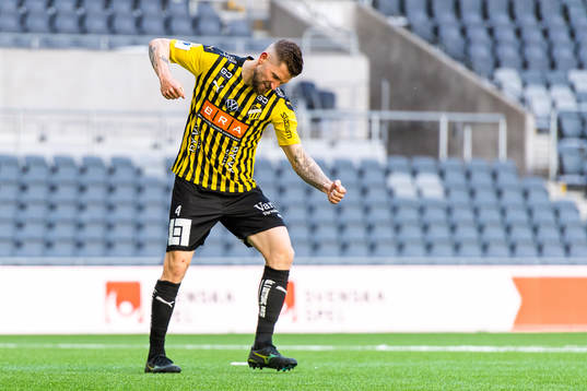 Häckens Joona Toivio jublar