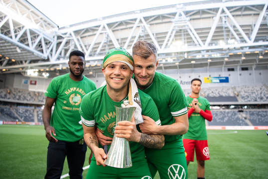 Hammarbys Mohanad Jeahze och Richard Magyar jublar med