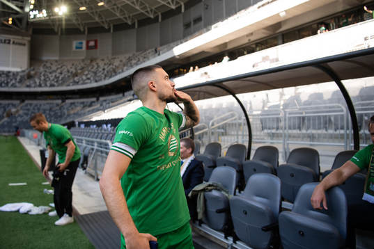 Hammarbys Vladimir Rodic tackar supportrarna