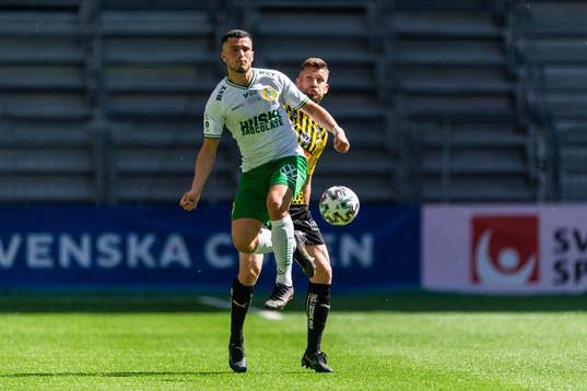 Hammarbys Astrit Selmani och Häckens Joona Toivio