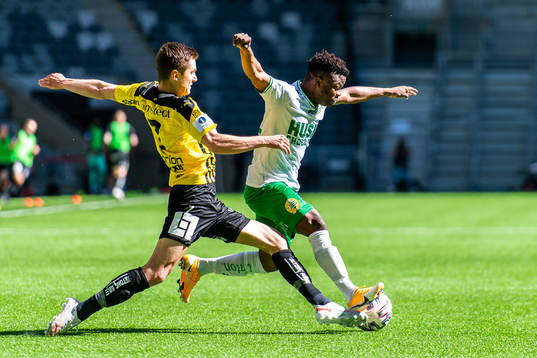 Häckens Leo Bengtsson och Hammarbys Akinkunmi Amoo