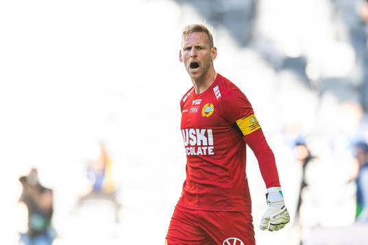 Hammarbys målvakt David Ousted jublar