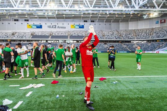 Hammarbys målvakt David Ousted jublar