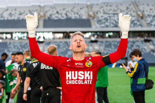 Hammarbys målvakt David Ousted jublar