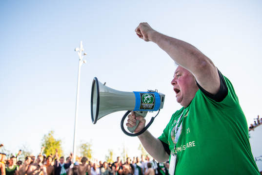 Hammarbys Anders Bitén, materialare, firar vinsten