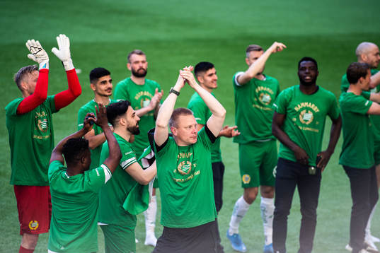 Hammarbys tränare Stefan Billborn jublar