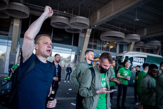 Hammarbys tränare Stefan Billborn jublar över vinsten