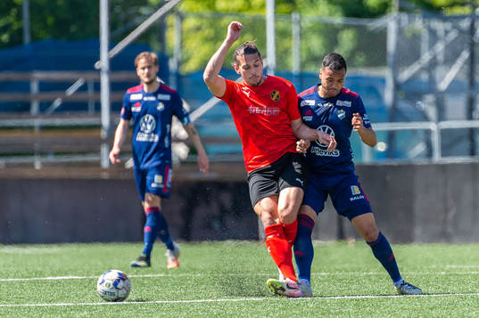 Östers Marc Rochester Sörensen och Vasalunds Nikola Vasic
