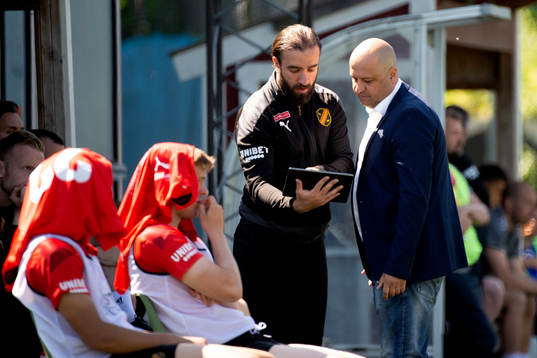 Vasalunds tränare Dali Savic och assisterande tränare