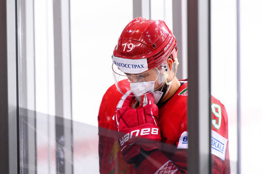 Nikita Komarov of Belarus with a face mask